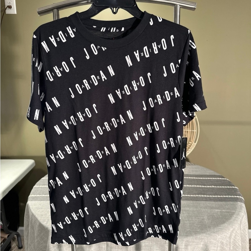 Jordan Short Sleeve Shirt Size Large NWT